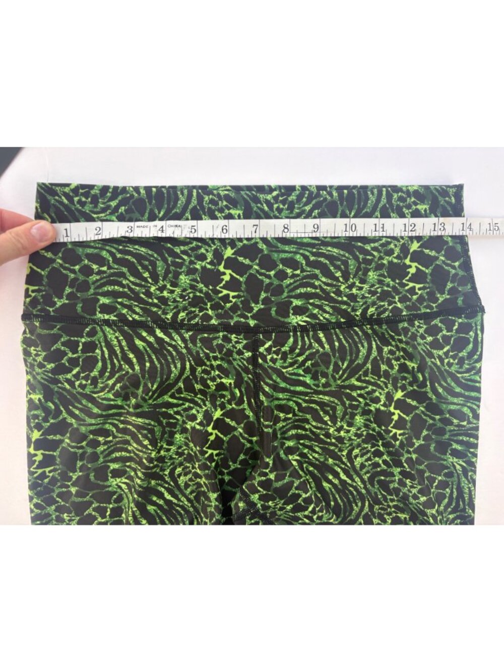 Peachy Athletic NWT Halcyon Bike Crossfit Gym Shorts Green Animal Print Medium - Picture 7 of 10